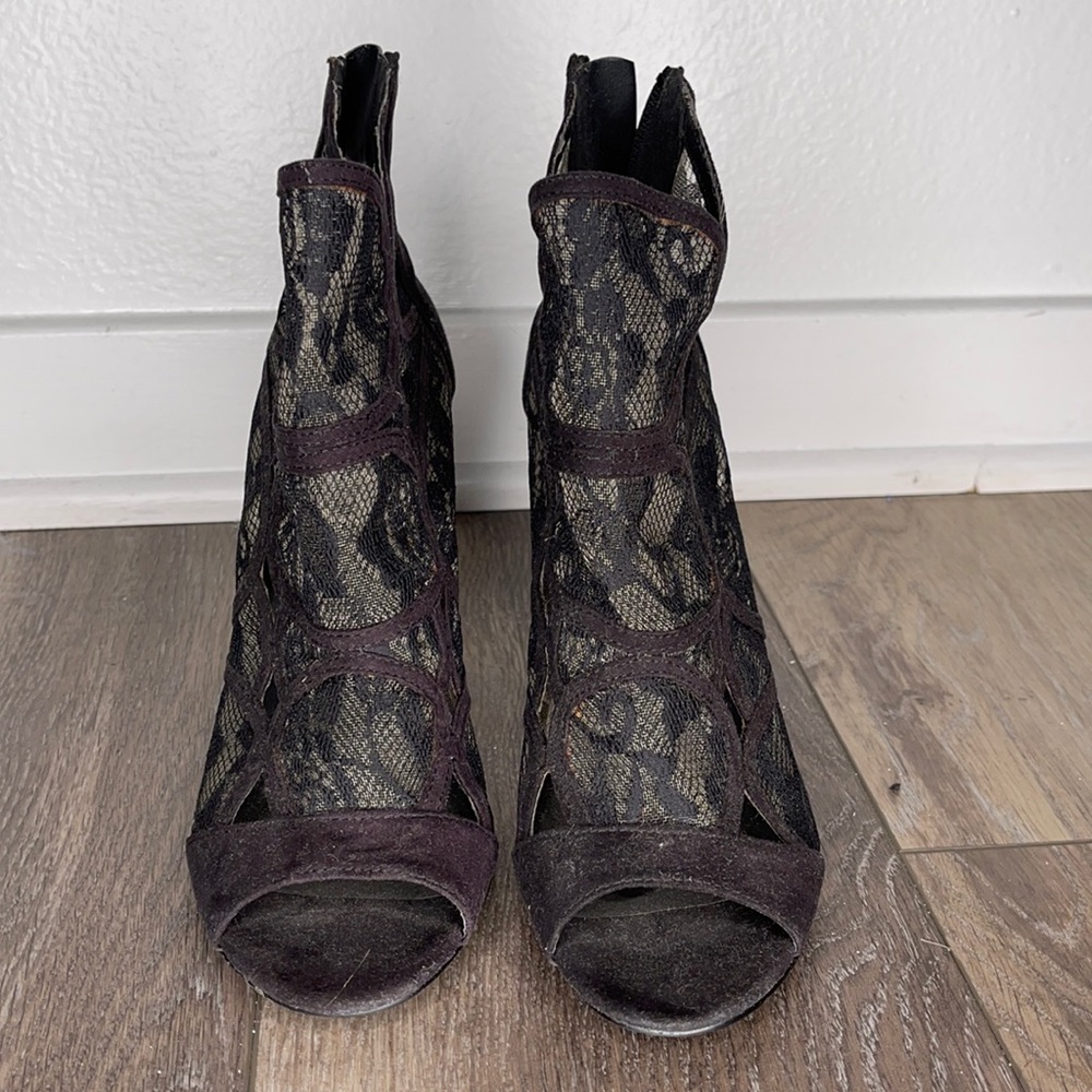 Steve Madden lace high heel shoes size 8